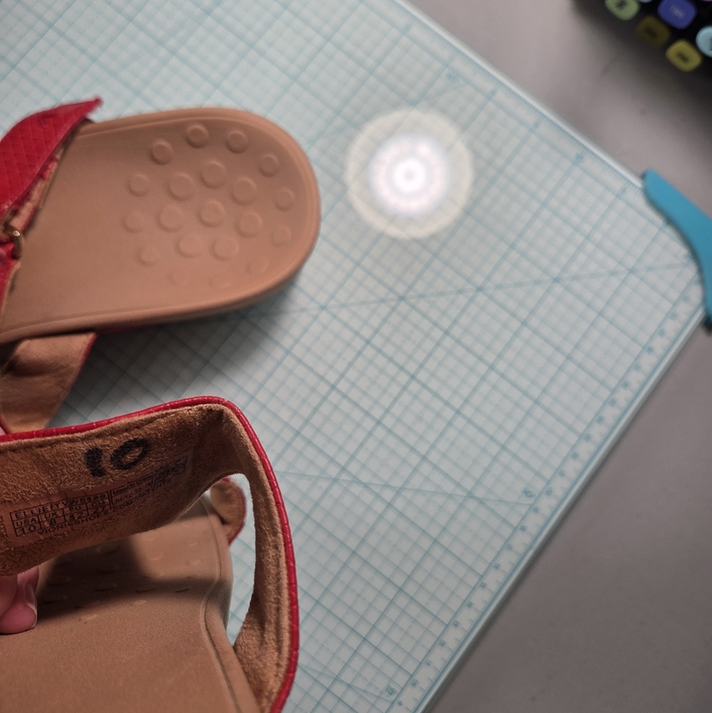Vionic Size 10 Red Wedge Sandals - Picture 4 of 16